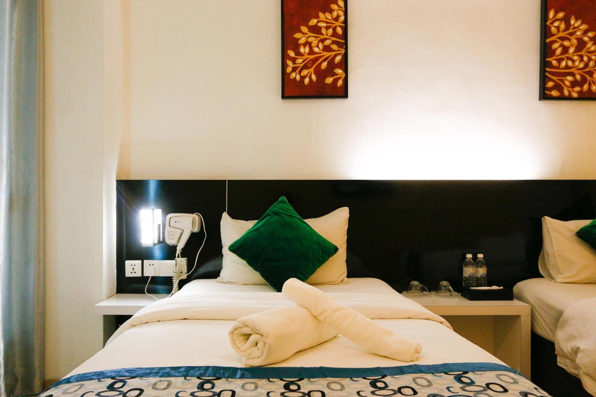 Golden Roof Hotel Ampang Ipoh Bagian luar foto